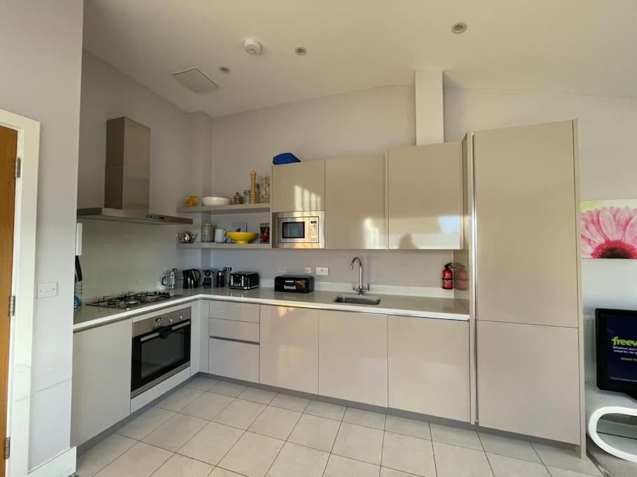 Reed Warbler - Hm111 - Lower Mill Estate Penthouse Apartment With Spa Access Somerford Keynes Exterior photo