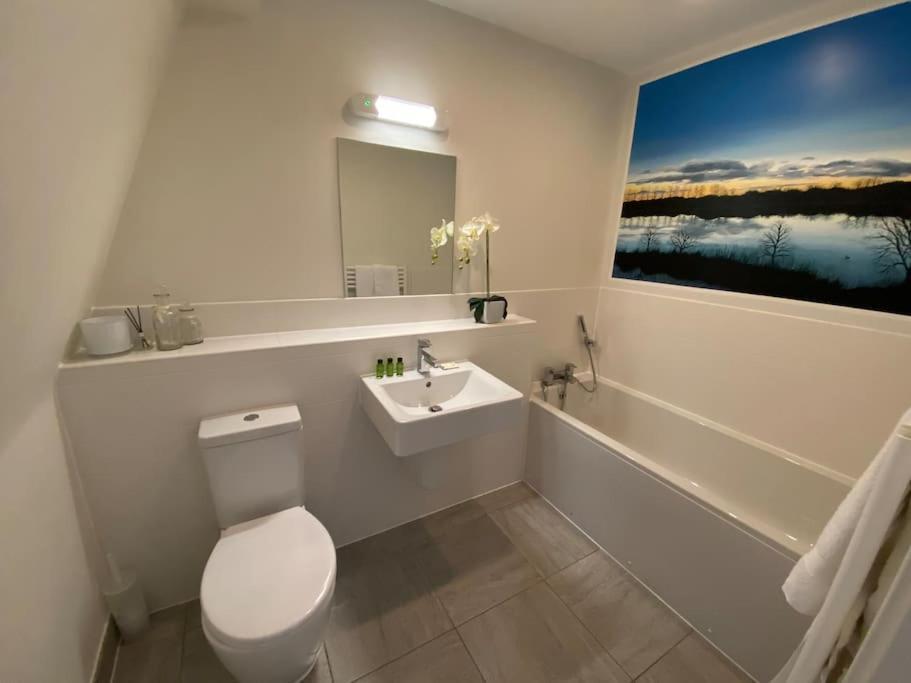 Reed Warbler - Hm111 - Lower Mill Estate Penthouse Apartment With Spa Access Somerford Keynes Exterior photo